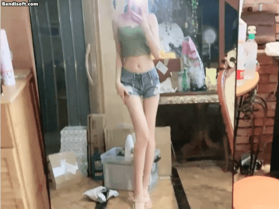 UT-包包恩 客厅互动限量版,一副网红身材超近距离特写 图 01
