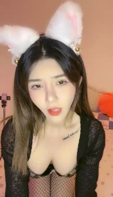 疯狂推荐!女神下海~ 小狐狸好想要 道具狂插白浆流不停~ 图 02