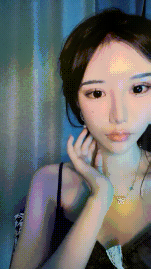 我靠!女神真的美爆了~ 吸精小便太 啊!鸡儿硬到想喷火~ 图 01