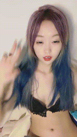 校花女神!美到无法抗拒~ 小吻 揉穴自慰!爽~狂打飞机! 图 01
