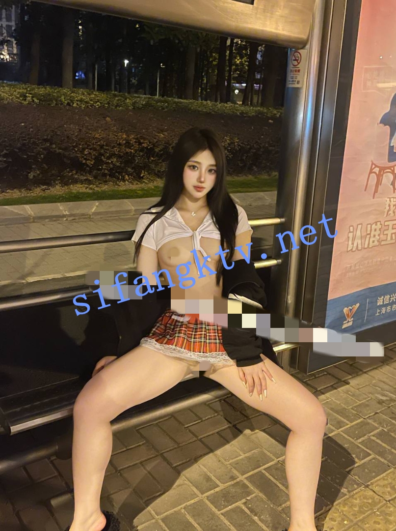 重磅核弹 女神级反差婊 瑜宝 高价VIP群裸舞露出福利 图 14