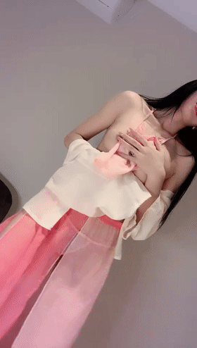 ❤♡撸友福音~瞬间性欲勃发~ 甜桃 勾引脱衣秀~隔空撸射 图 02
