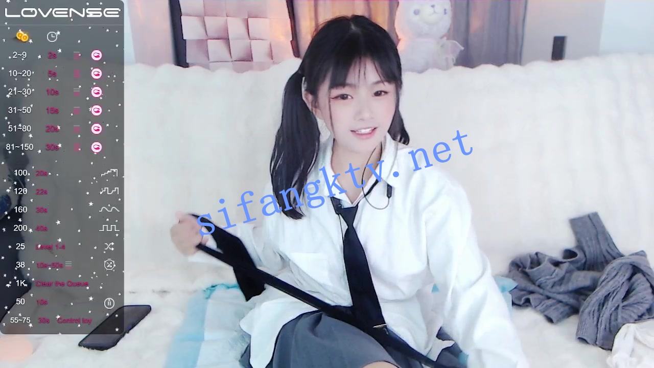 ❤❤❤21岁小萝莉,新人 Anna-guoguo JK制服太诱人~自慰大秀 图 03