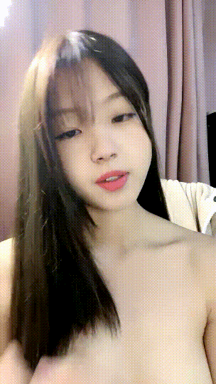 兄弟们!女神又爽喷水了~ 粉嫩少女 道具自慰!高潮喷水~ 图 01