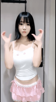 ♆ 萱萱酱 童颜小只马~! 白皙美乳狂抖~裸舞诱惑~柔逼掰穴 图 03