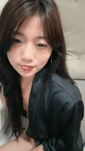 ☸校花女神 新人桃子 电臀小马达!扣穴自慰喷水~喷尿~ 图 01