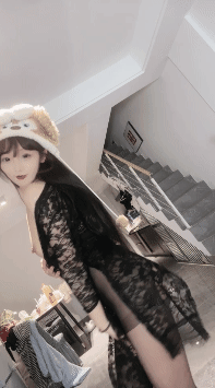 顶级绿播女神下海 小玩偶 忽悠闺蜜一起秀 好美秒杀网红 图 02
