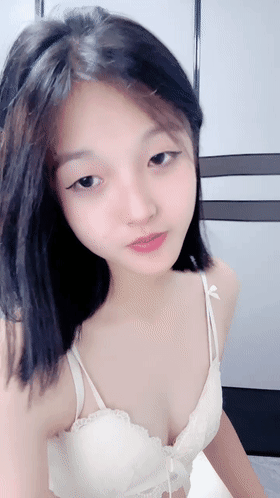██绝世女神,千年出一个~ 新人源源 尺度升级自慰爆浆 图 01