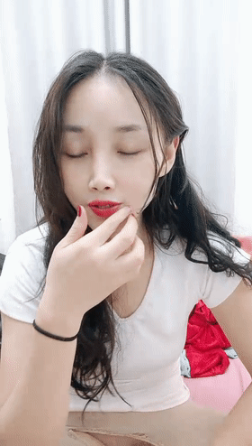 【剧情演绎】绝美小少妇露脸与炮友在家中艹逼 超骚超主动，主动骑马摇曳，激情不断，叫声不停