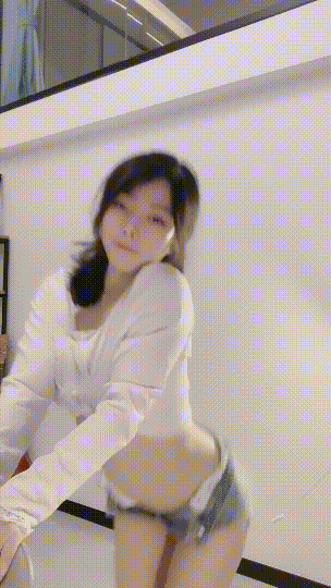 女神尺度突破!终于爽喷水了~ 婉儿 道具狂插!高潮喷水~ 图 01