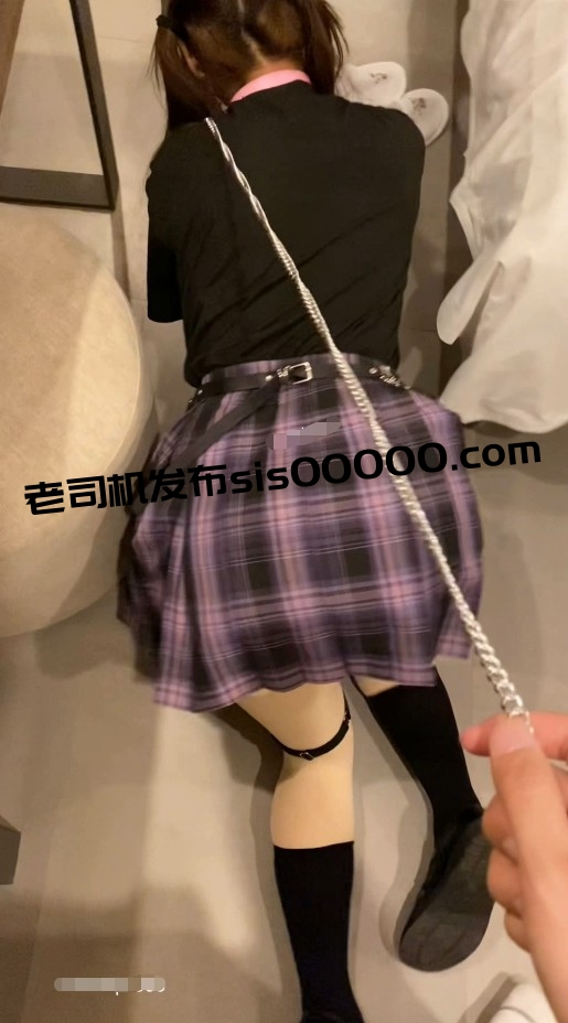 沈峤大人最新福利私拍 02年皮肤白净水嫩极品萝莉主动找调教