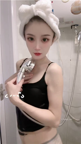 抖音主播 猪妮妮 纯情小美人夹穴骆驼趾丝足诱惑礼物福利 图 03