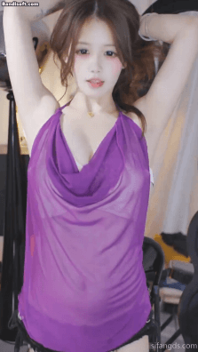 漂漂 安安 性感女神 深V巨乳 抖奶 牛仔热裤 露内裤 图 01