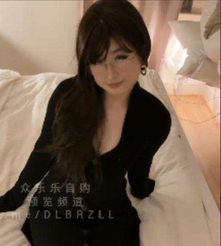 极品肉感福利姬-噗噗-新 第一次约会的ol （5V,1.19G）