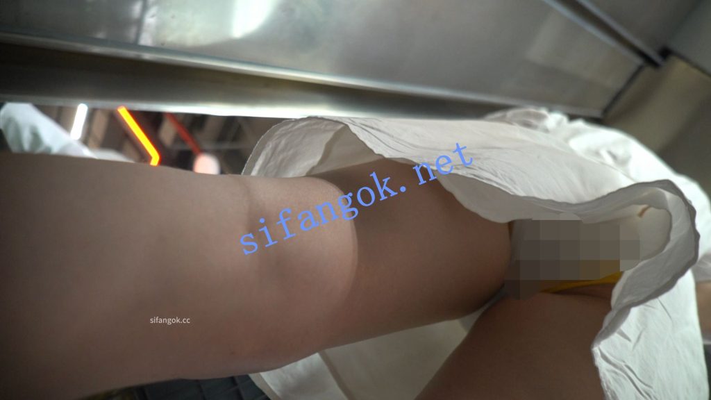 （空城原创）白裙小少妇逛超市，黄边白N包裹肥臀【1V】【668M】