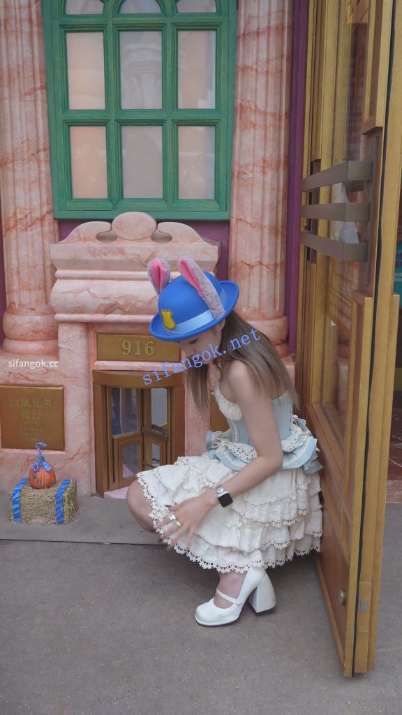 (BC-AA-658)公主裙小姐姐拍照走光..抄底浅黄内夹出13缝【1V】【591M】