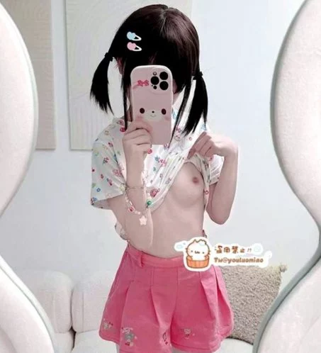 幼萝喵瓜(幼萝酱)@youluomiao – 新作 [足控] 11分钟 双马尾贫乳萝莉足交订阅 [222P1V-1.24G]