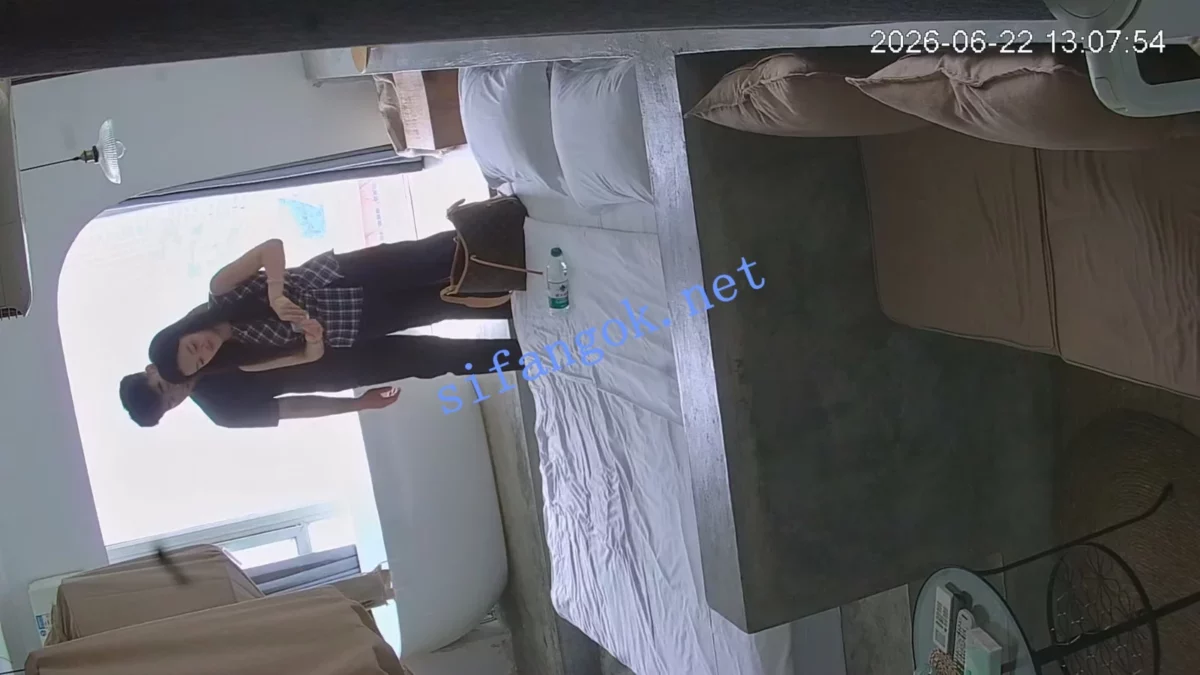 小清新美女~胸型完美大奶子~后入爆操~骨架小干到飞起来