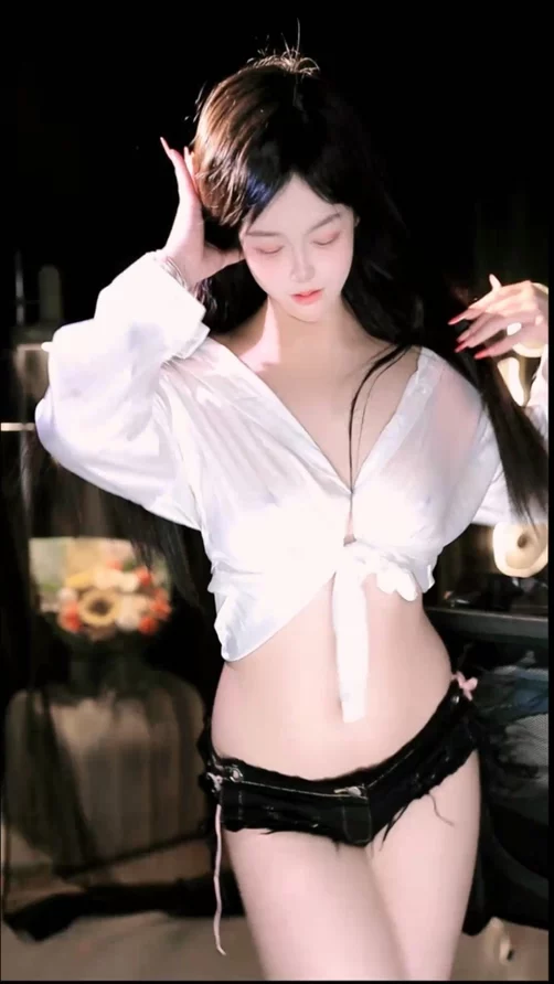 来秀 A小虎牙 牛逼了 白色衬衫先凸奶头后直接漏奶头5v#1 图 01