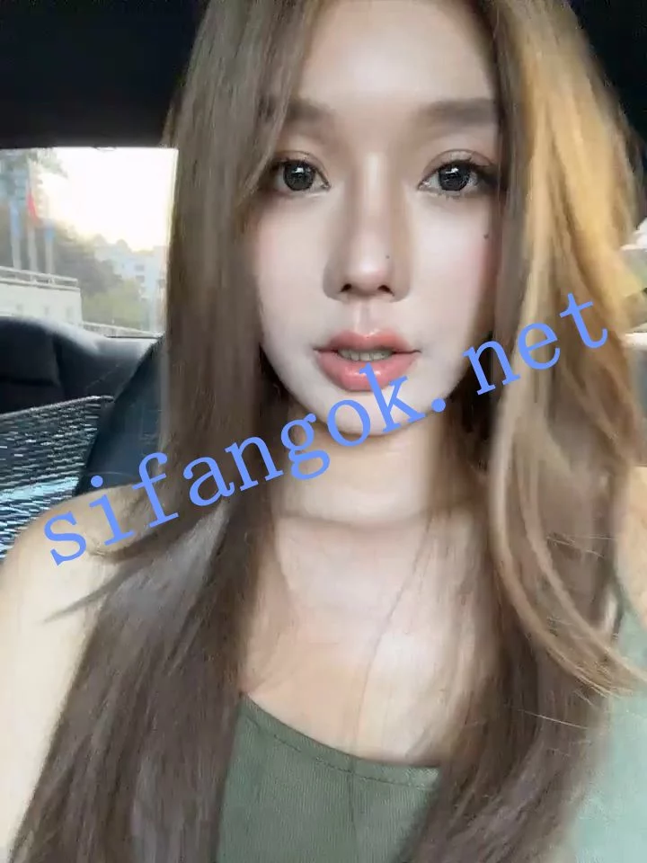 ❤️ST-1409【神似范冰冰BBi-0329 闹市区路边车内刺激露出秀】