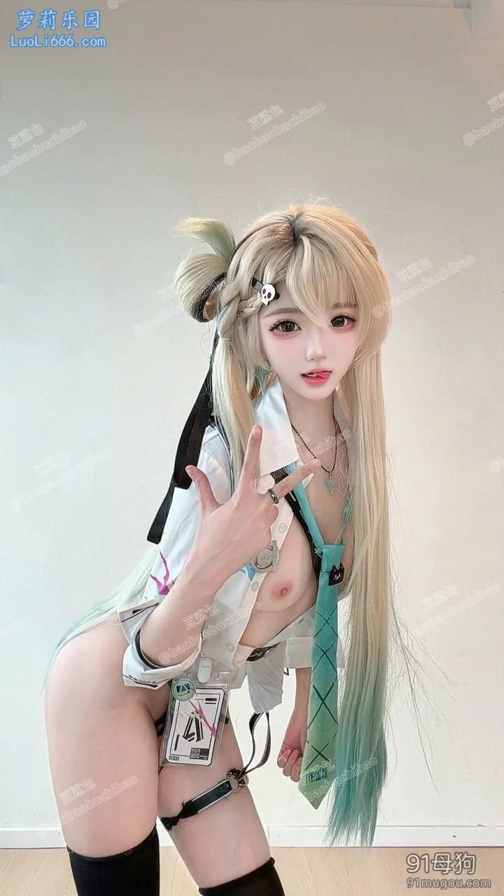甜蜜颜值女神『豆鲨包』逼脸同框裸舞紫薇 46V【46V26P+1.01G】