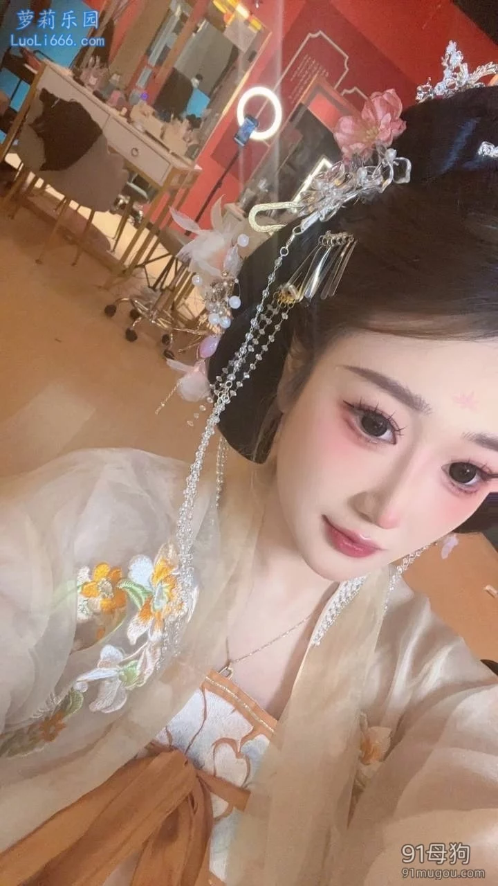 泄密 蜜桃臀少妇「江茹钦」& 舞蹈系「罗肖」生活自拍大量生活照淫照 图 02