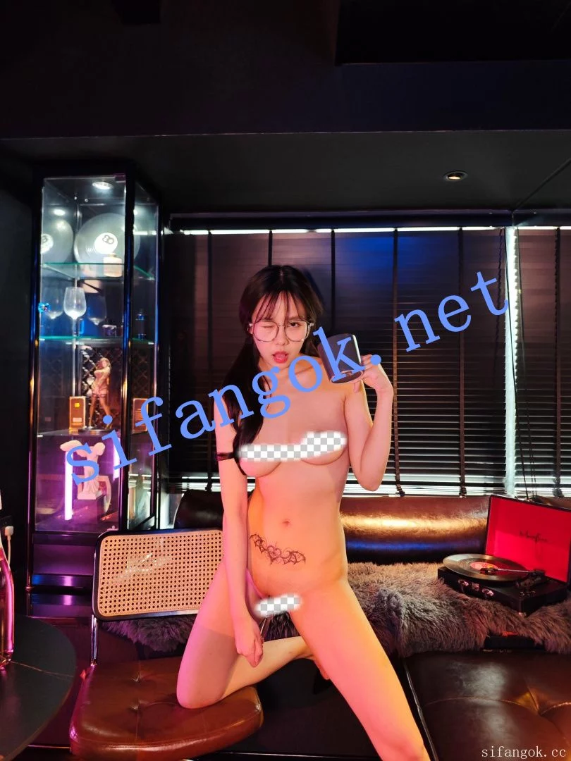 推特网黄♀️Ceasonshot 未流出精选集+自拍视频 究极反差母 图 13